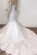 Atemberaubendes langes Meerjungfrau-Trägerloses Applikations-Spitzen Brautkleid