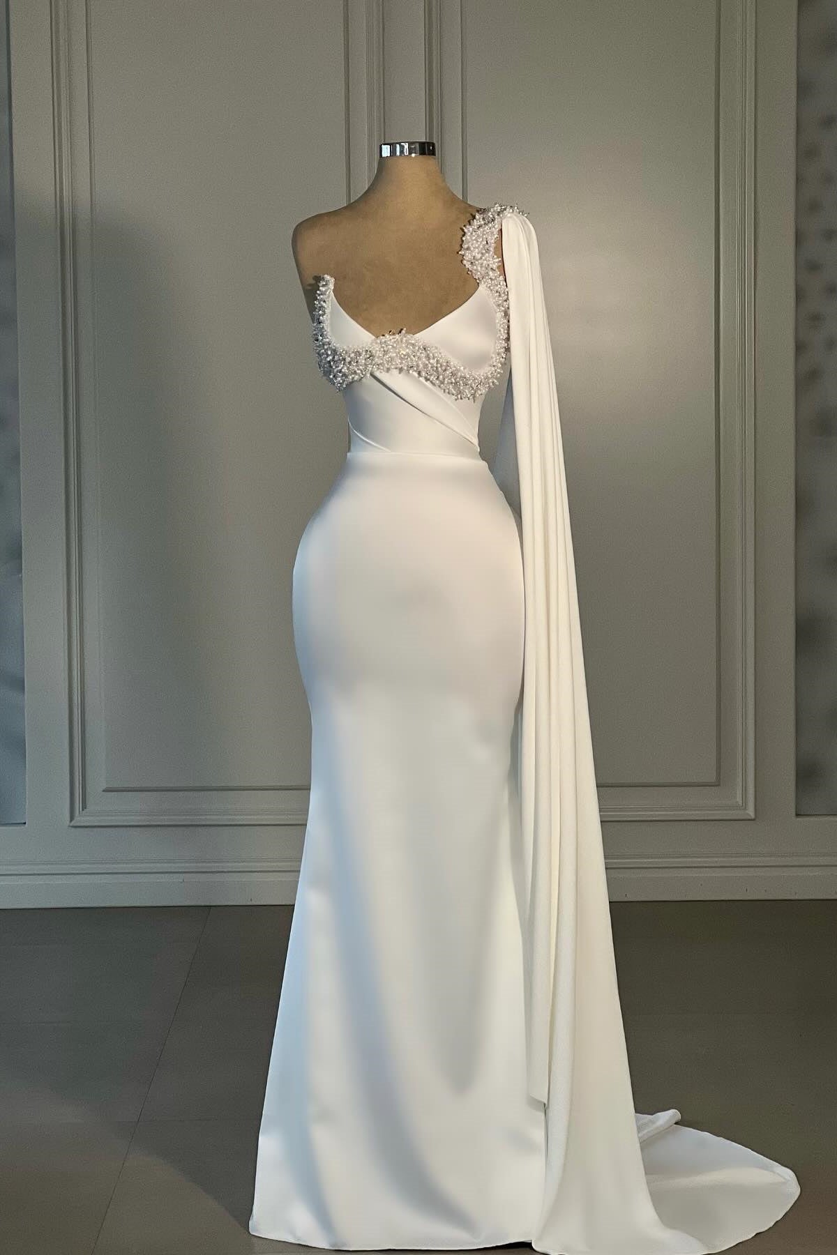 Faszinierendes Meerjungfrau-Satin-Ein-Schulter-Armelloses Weißes Brautkleid Mit Strasssteinen