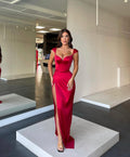 Vestido de noche largo sirena rojo de satén con escote corazón y abertura