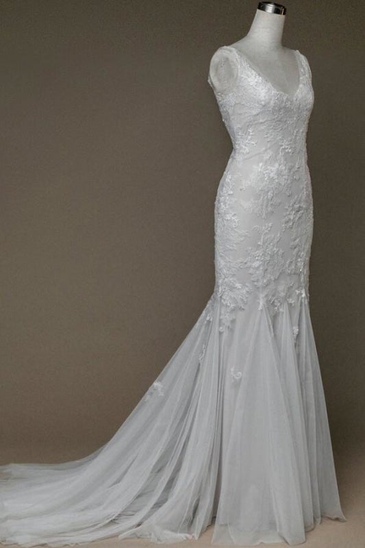 Faszinierende V-Ausschnitt-Applikationen Meerjungfrau elegante Hochzeitskleider