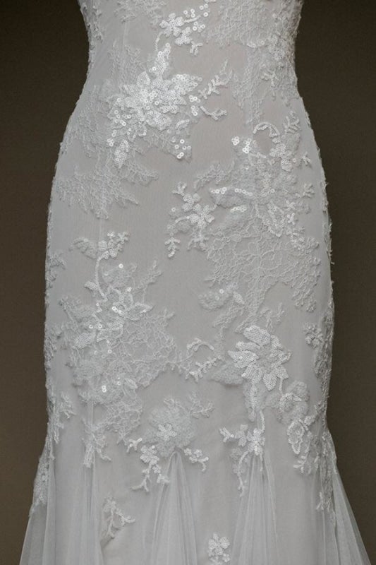 Faszinierende V-Ausschnitt-Applikationen Meerjungfrau elegante Hochzeitskleider