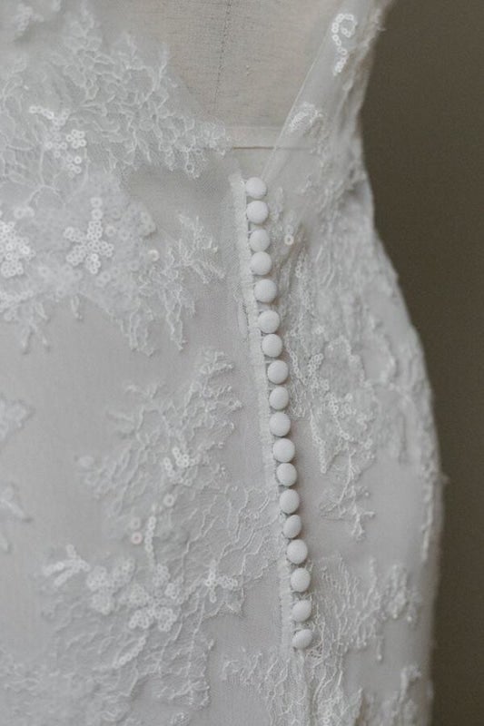 Faszinierende V-Ausschnitt-Applikationen Meerjungfrau elegante Hochzeitskleider
