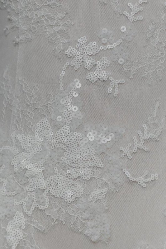 Faszinierende V-Ausschnitt-Applikationen Meerjungfrau elegante Hochzeitskleider