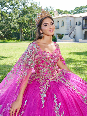 Quinceanera-Kleid mit Cape-Applikation von House of Wu 26083