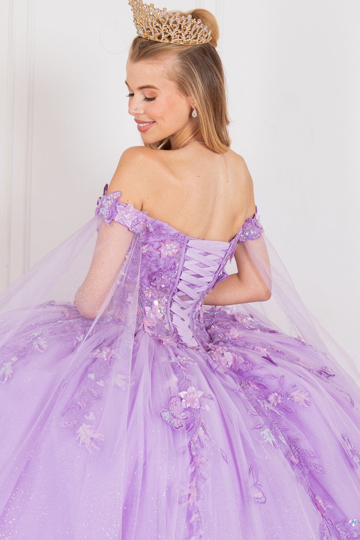 Ballkleid mit Cape-Ärmeln und Applikation von Cinderella Couture 8075J