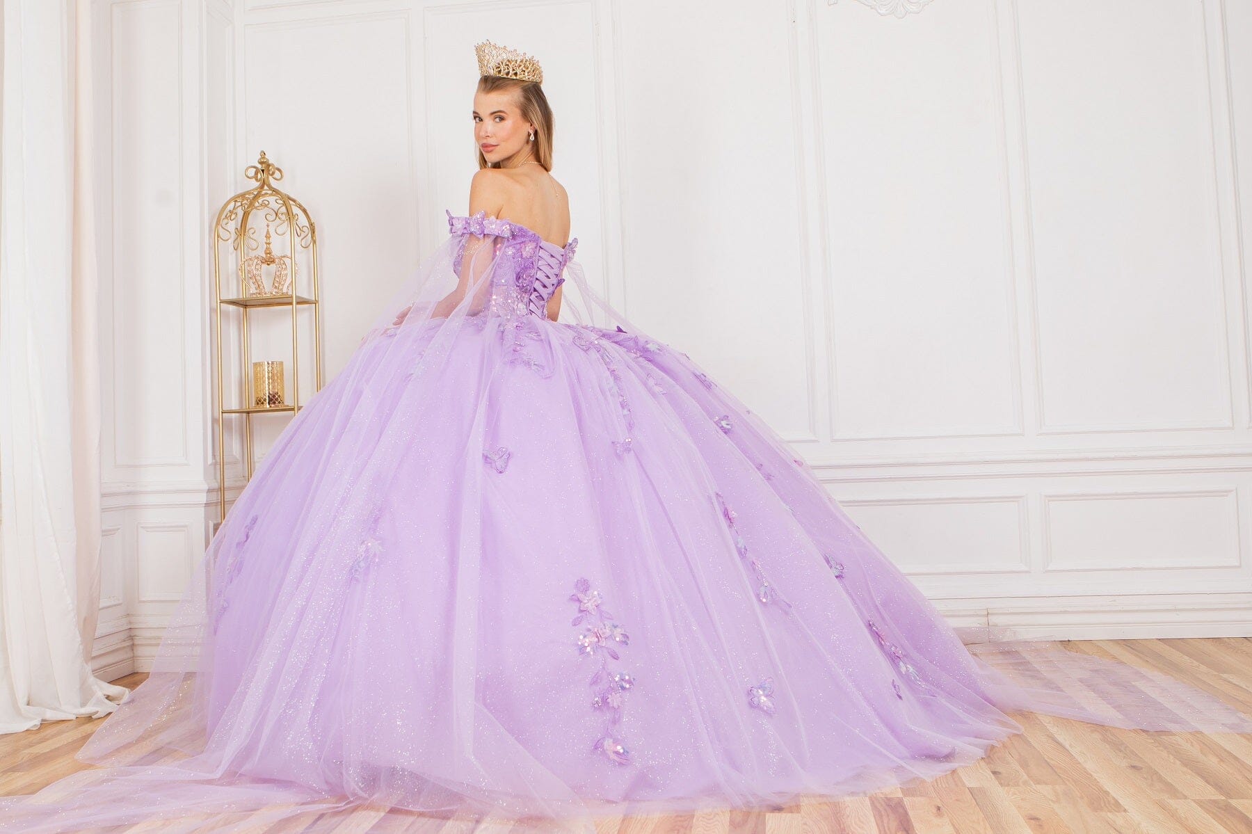Ballkleid mit Cape-Ärmeln und Applikation von Cinderella Couture 8075J