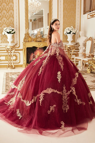 Glitzerndes Ballkleid mit Cape-Ärmeln und Applikation von Ladivine 15711