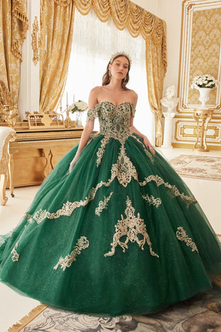 Glitzerndes Ballkleid mit Cape-Ärmeln und Applikation von Ladivine 15711