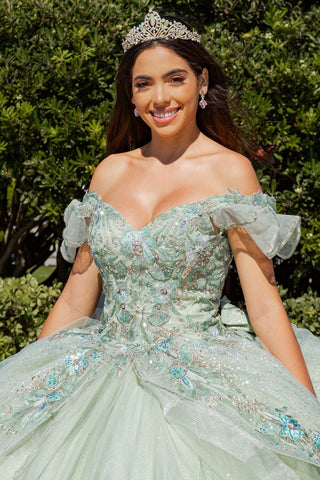 Schulterfreies Ballkleid mit Applikation von Cinderella Couture 8089J