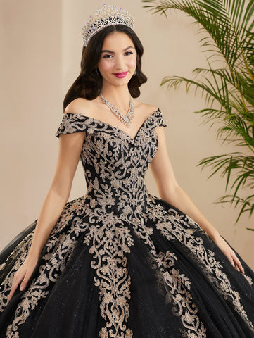 Vestido de quinceanera com aplicações e ombros à mostra da Fiesta Gowns 56400