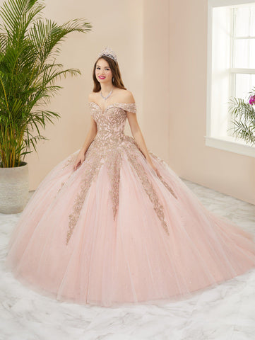 Vestido de quinceanera com aplicações e ombros à mostra da Fiesta Gowns 56400