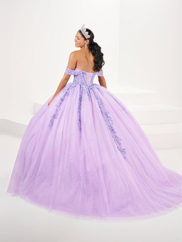 Vestido de quinceanera com aplicações e ombros à mostra da Fiesta Gowns 56507