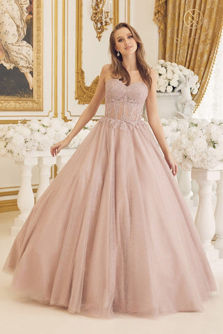 Trägerloses Ballkleid mit Applikation von Nox Anabel CU1102