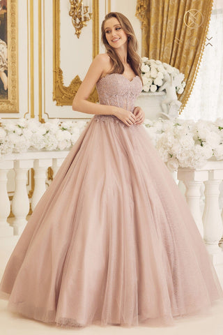 Trägerloses Ballkleid mit Applikation von Nox Anabel CU1102