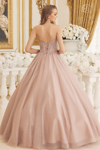 Trägerloses Ballkleid mit Applikation von Nox Anabel CU1102