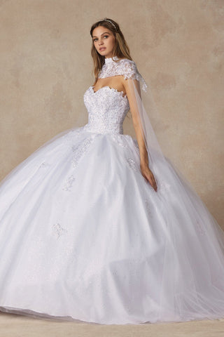 Ballkleid mit trägerlosem Cape und Applikation von Juliet 1440