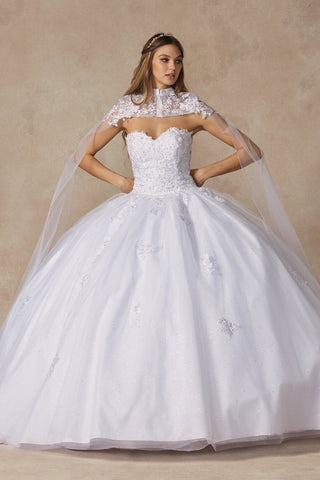 Ballkleid mit trägerlosem Cape und Applikation von Juliet 1440