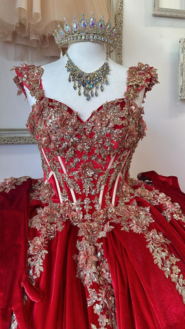 Ballkleid aus Samt mit Applikation und Herzausschnitt von Petite Adele PQ1038