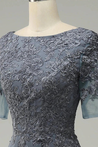 Kleid für die Brautmutter aus Satin mit Applikationen