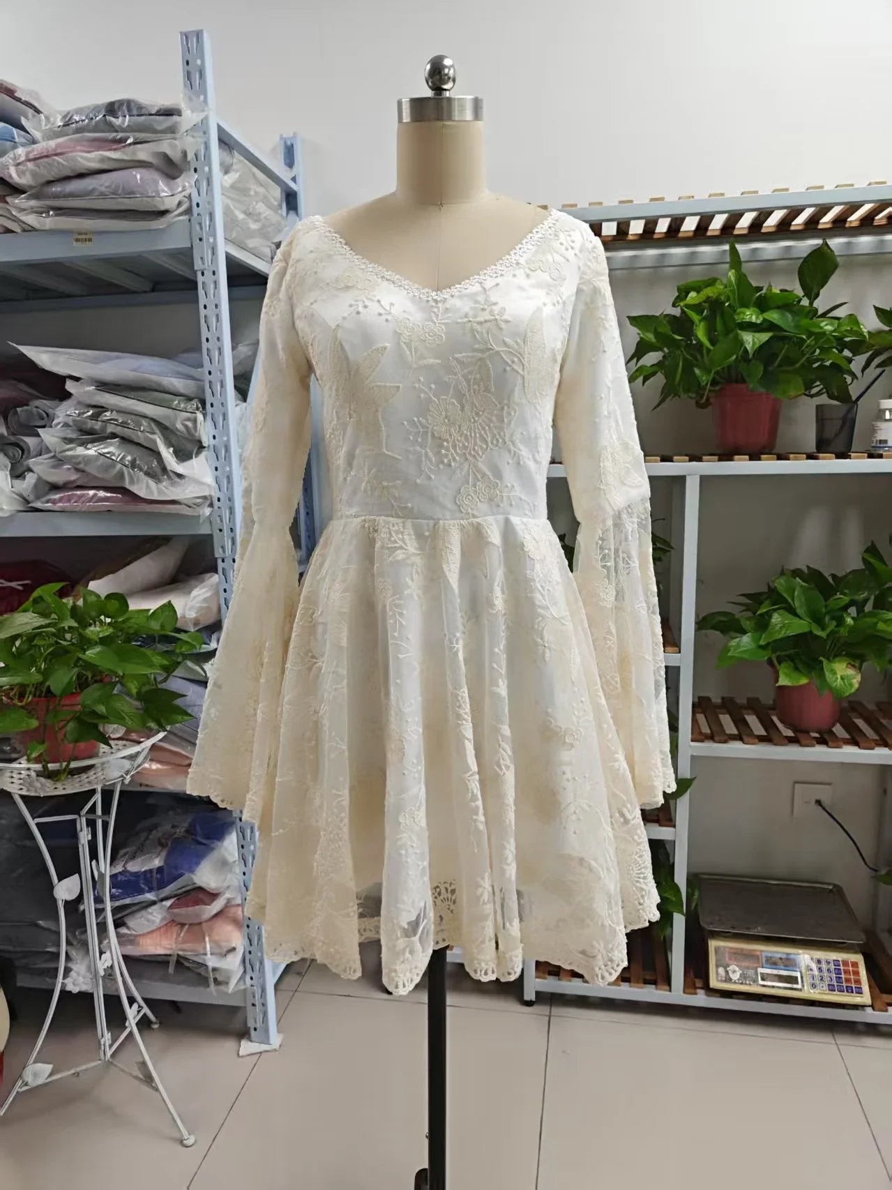 Abito da sera in pizzo vintage applicato a linea A lungo per il ballo Y8371