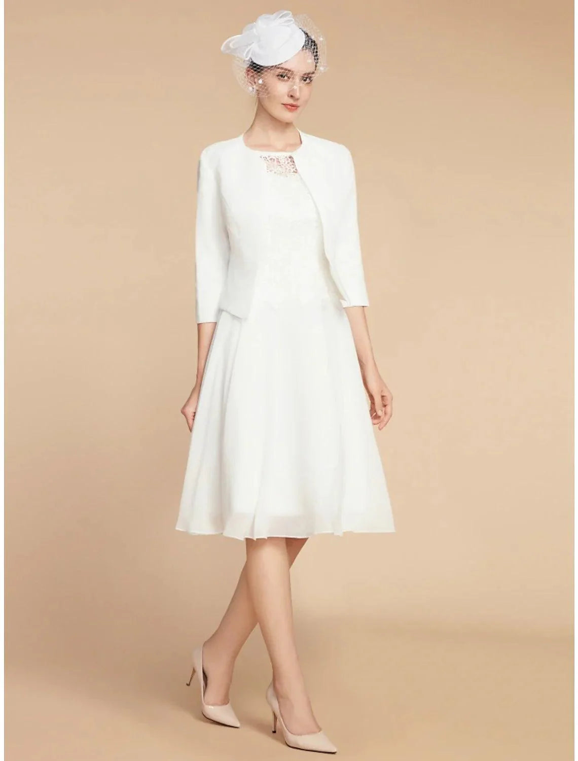 Vestido de mãe da noiva em duas peças, corte A, elegante, pequeno, decote em joia, comprimento até ao joelho, chiffon, renda, manga 3/4 com pregas, cor sólida