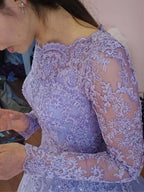 Vestidos de baile com mangas compridas e renda de tule, comprimento até ao chão, com decote em V