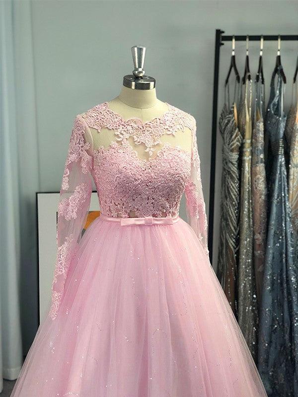 Vestidos de baile de mangas compridas com tule e renda e joias