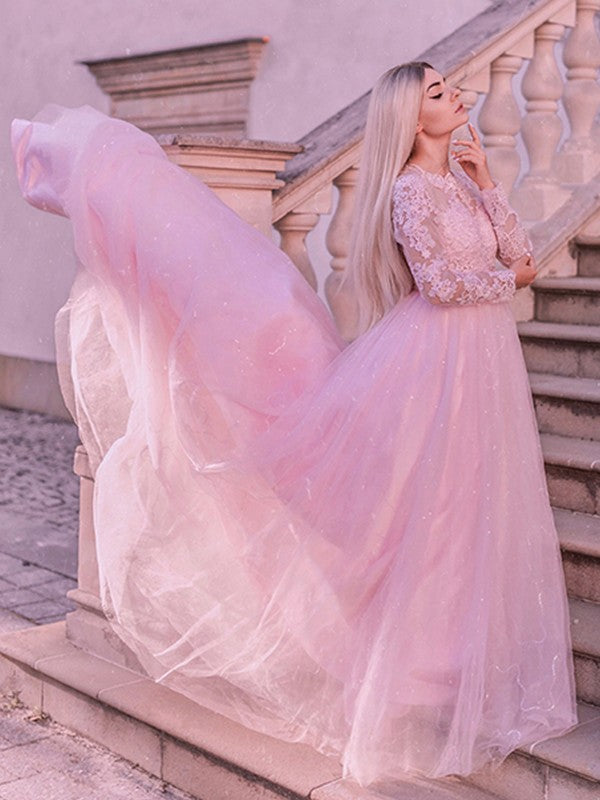 Vestidos de baile de mangas compridas com tule e renda e joias