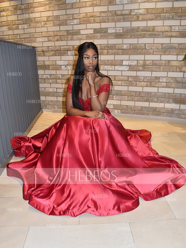 Vestidos de baile em cetim com aplicações, ombros à mostra, sem mangas, comprimento até ao chão