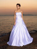 Robe de mariée de plage longue en satin sans manches avec perles et bustier à bretelles