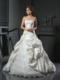 Robe de mariée longue en satin sans manches, à col cœur, avec perles et applications, style robe de bal