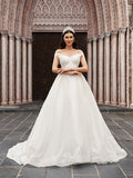 Robe de mariée à traîne de cour en tulle ruché sans manches et décolleté bustier