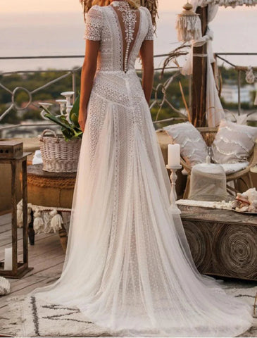 Strand-Boho-Brautkleider A-Linie Illusion Neck Kurzarm Hofschleppe Spitze Outdoor Brautkleider mit Applikationen