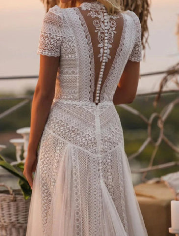 Strand-Boho-Brautkleider A-Linie Illusion Neck Kurzarm Hofschleppe Spitze Outdoor Brautkleider mit Applikationen