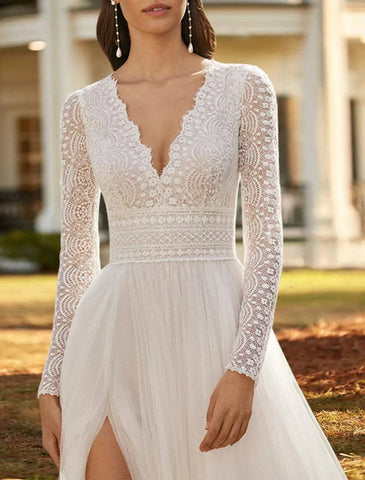 Strand-Boho-Brautkleider A-Linie V-Ausschnitt Langarm Hofschleppe Spitze Brautkleider mit Schlitz vorne