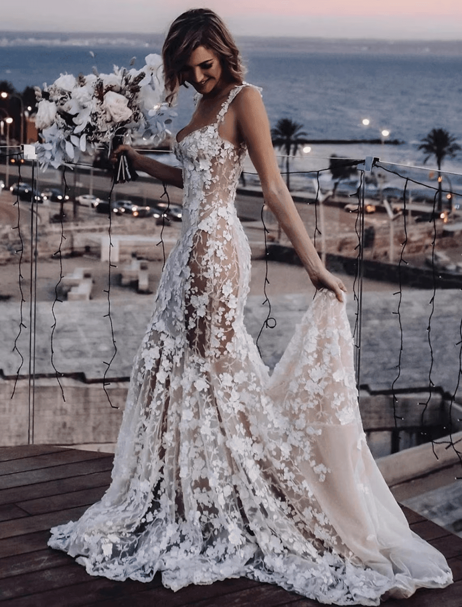 Beach Sexy Boho Wedding Dresses Court Train Sheath / Column Sleeveless V Neck Lace With Appliques