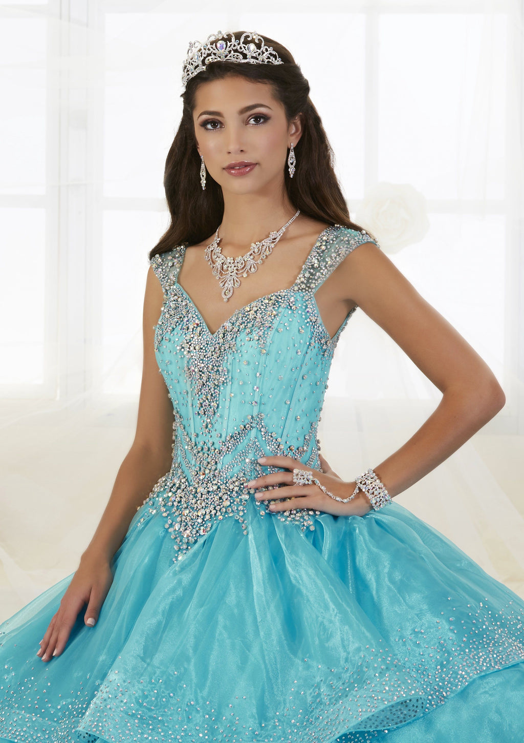Quinceanera-Kleid mit gestuften Flügelärmeln von House of Wu 26880