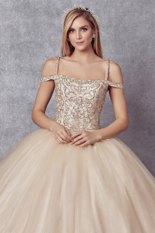 Perlenbesetztes Ballkleid mit kalten Schultern von Juliet 1426