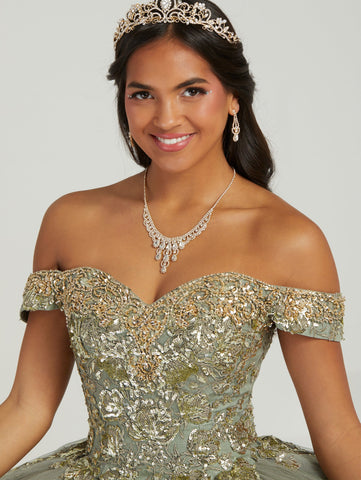 Vestido de quinceanera com contas e ombros à mostra da Fiesta Gowns 56479