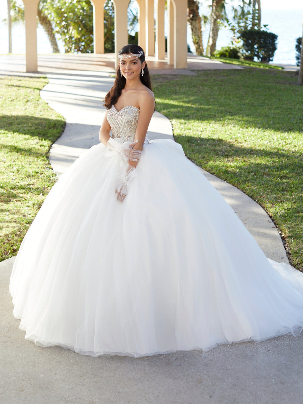 Vestido de quinceanera sem alças com missangas da Fiesta Gowns 56485