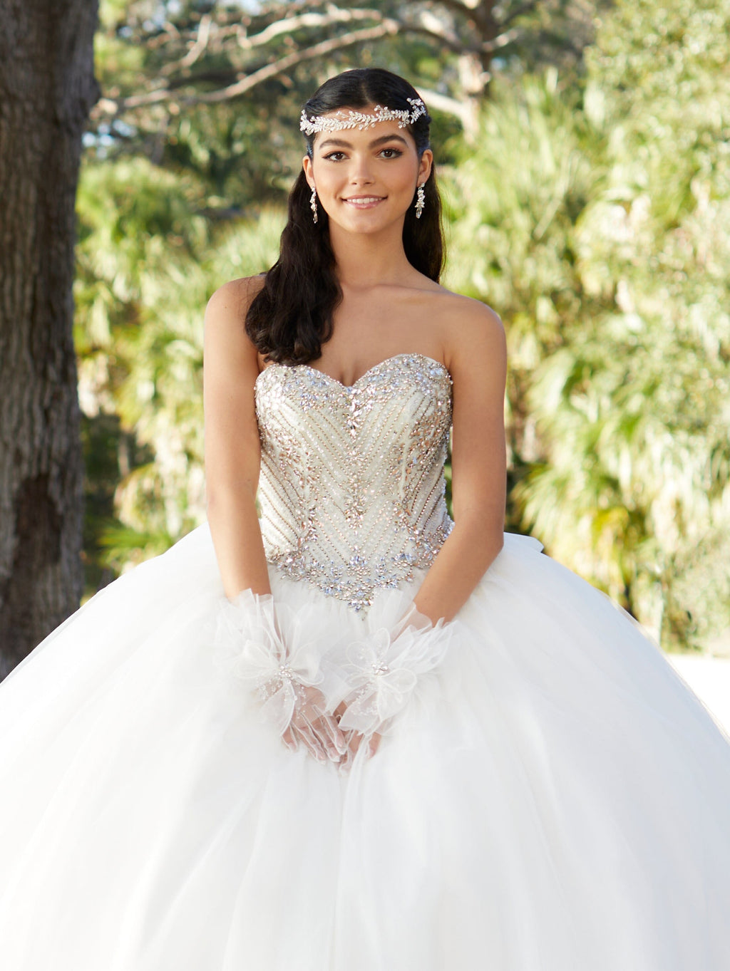 Vestido de quinceanera sem alças com missangas da Fiesta Gowns 56485