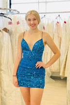 Schönes blaues V-Ausschnitt-Spaghettiträger-Trägerloses Kurzes Homecoming-Kleid Mit Spitze