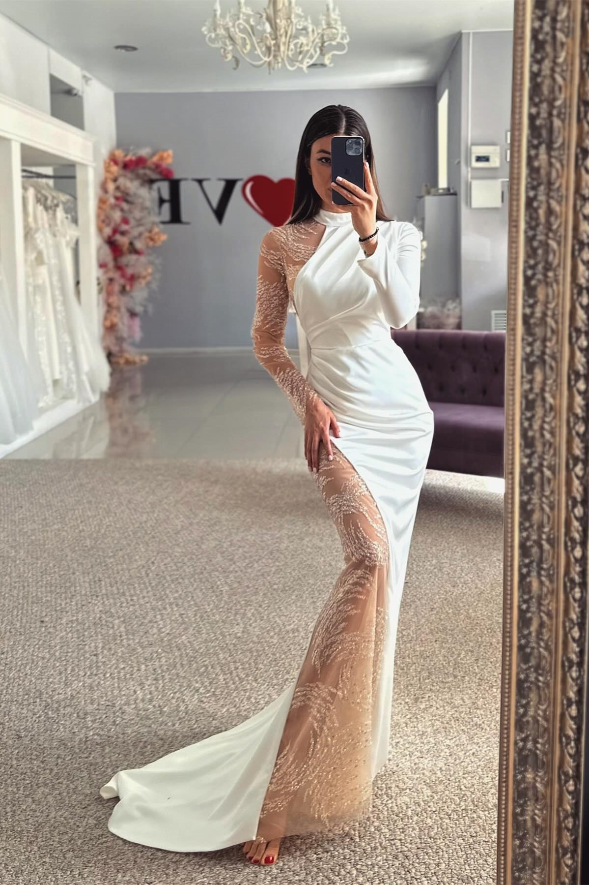 Schönes Satin-Säulen-Spitzen-Trägerlangarm-Brautkleid mit Applikationen