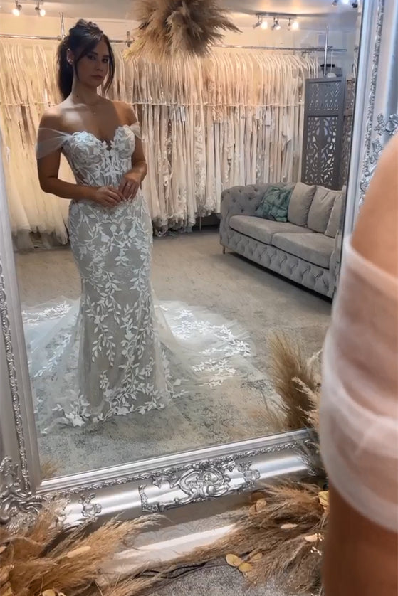 Schönes langes Meerjungfrau-Trägerlos-Abendkleid mit Applikationen und Spitze ohne Ärmel