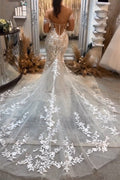 Schönes langes Meerjungfrau-Trägerlos-Abendkleid mit Applikationen und Spitze ohne Ärmel