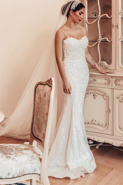 Schönes langes Meerjungfrau-Spaghettiträger-Spitzenkleid ohne Ärmel für die Hochzeit