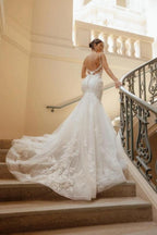 Schönes langes Meerjungfrau-V-Ausschnitt-Trägerkleid mit Spaghettiträgern und Spitze für die Hochzeit