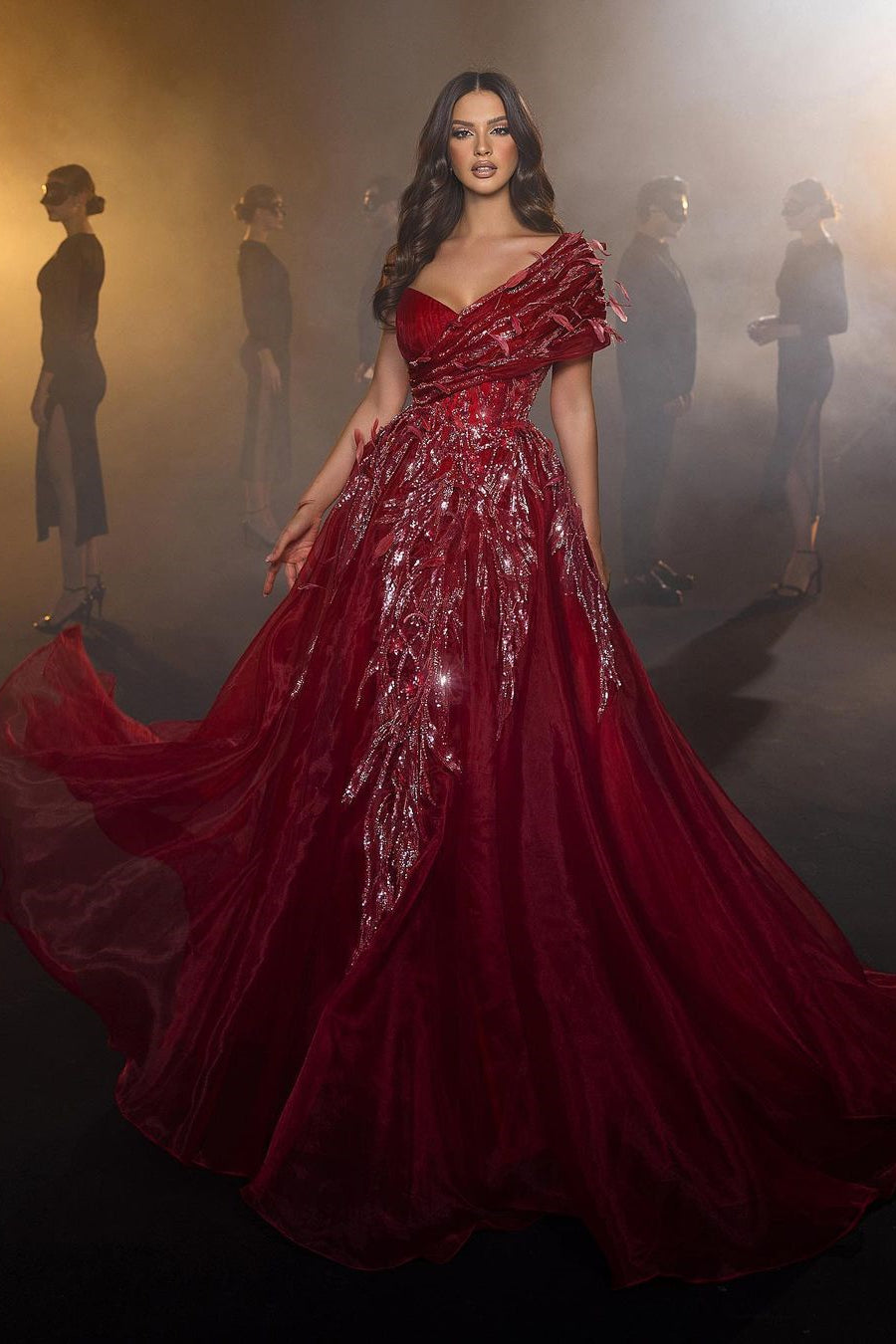 Wunderschönes langes rotes A-Linien-Ballkleid mit Herzausschnitt und Feder