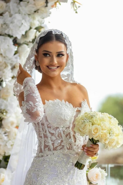 Schönes langes weißes Meerjungfrau-Trägerloses Spitzen-Glitzer-Hochzeitskleid mit langen Ärmeln