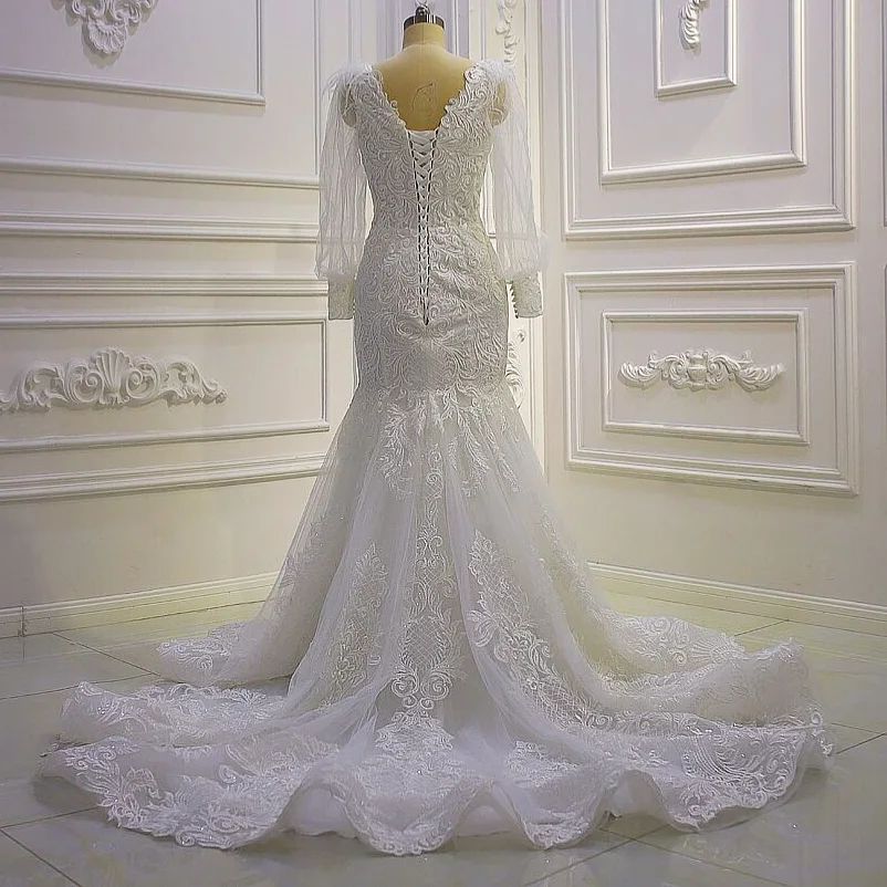 Schönes Meerjungfrau-Hochzeitskleid mit langen Ärmeln, Spitzenapplikationen und Schleppe